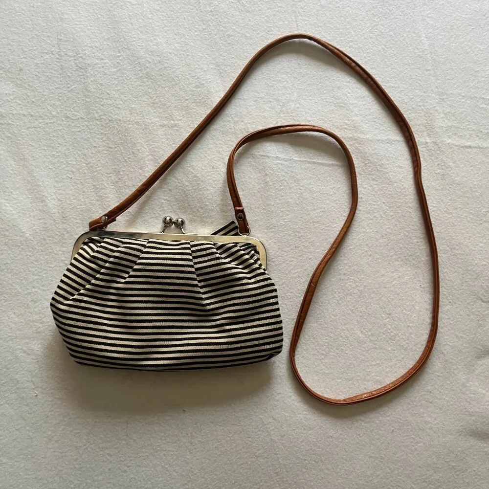 American Eagle Crossbody Purse 8 ½ x 6 - Picture 2 of 8